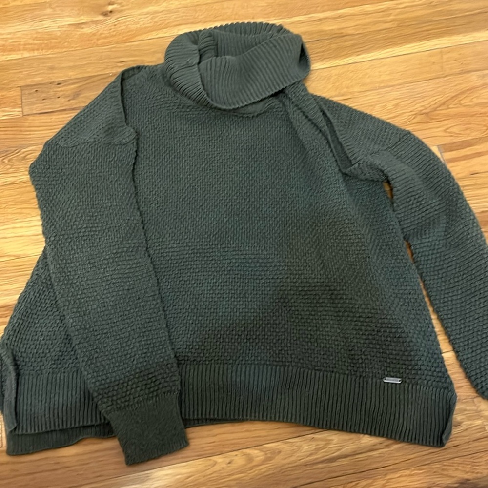 Hollister Sweater (shoulder cut out’s)
